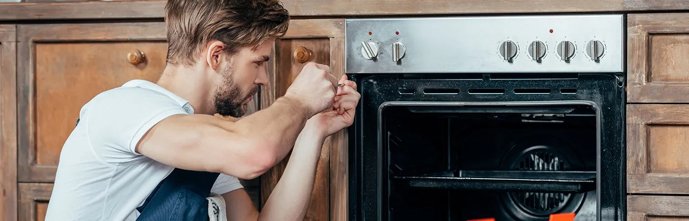 Internal wiring of an electric range showing separate oven circuit